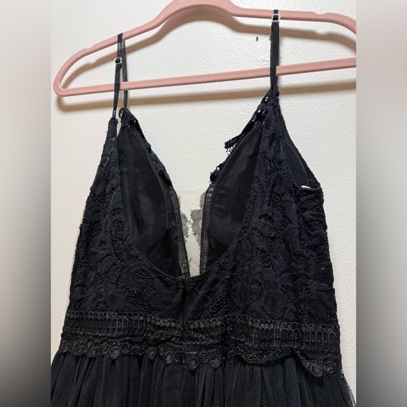 Lace sequin black gown - Picture 6 of 8